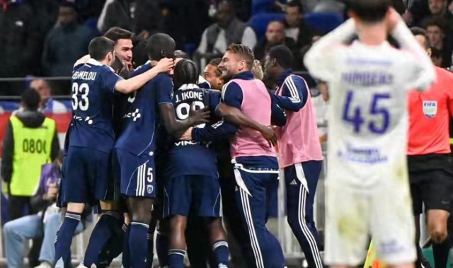 华体会手机网页版-米兰双杀国米，罗马翻车，这夜足坛剧本太刺激！|波尔图|国际米兰|AC米兰|ac米兰|球队_新浪体育_新浪新闻